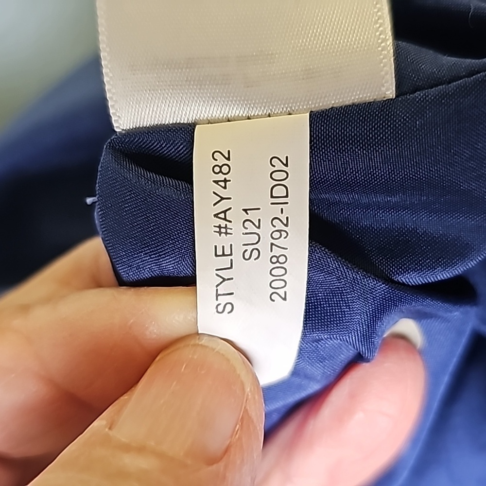 J.Crew women's sleevless top. Beautiful colors completely lined. Size medium. - Picture 11 of 12